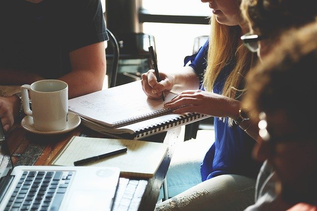 Photo d'une équipe au travail